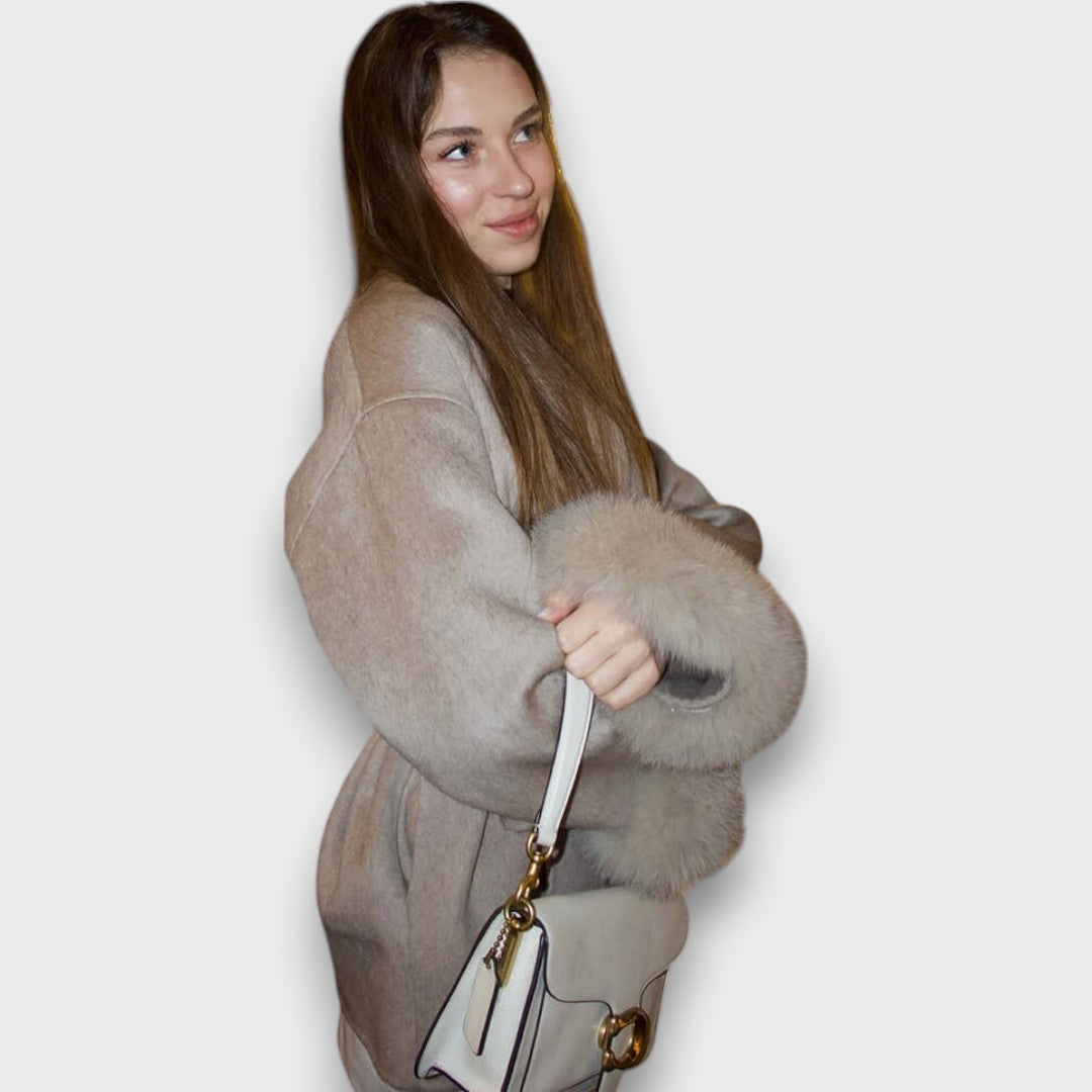 Gracelle – Manteau avec des poignets en fourrure